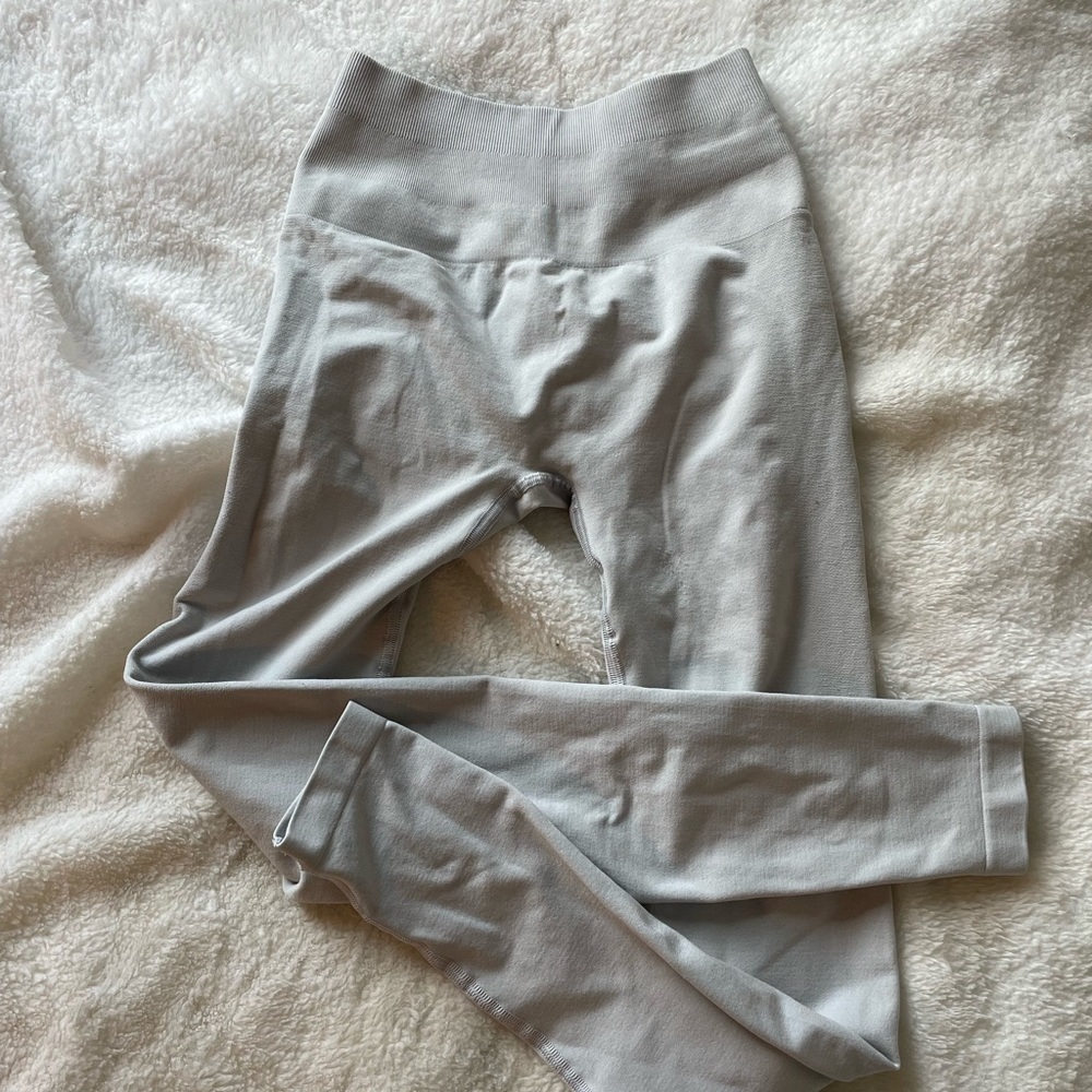 Alphalete amplify light grey leggings